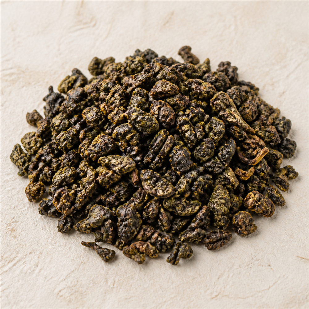 Té Oolong: Té semi-oxidado entre el verde y el negro, elaborado con un proceso artesanal de marchitado y oxidación parcial repetido varias veces.